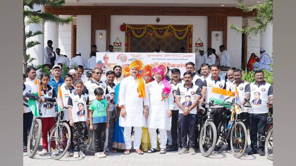 Prof ram shinde honored with lifetime achievement award by agnipankh foundation on mahashivratri