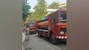 metropolitan gas pipeline burst on thursday while road excavation underway on g v Scheme route in mulund east