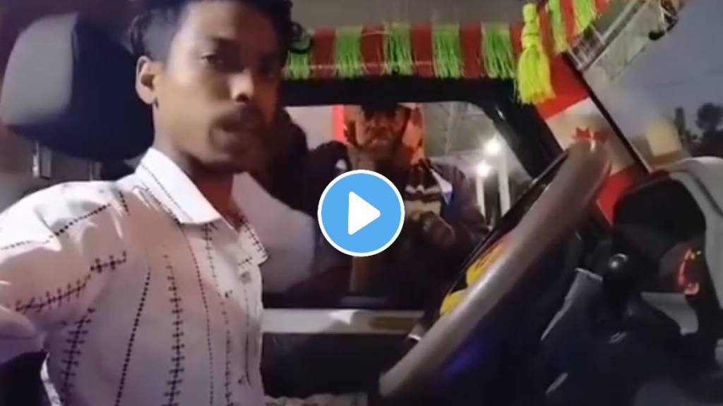 Taxi Driver Fight With Police Man On Toll Plaza In Jharkhand shocking Video goes Viral