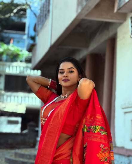 Marathi actress sakshi Gandhi red paithani look