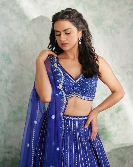 South Actress Shraddha Srinath Stunning look In Blue Lehenga