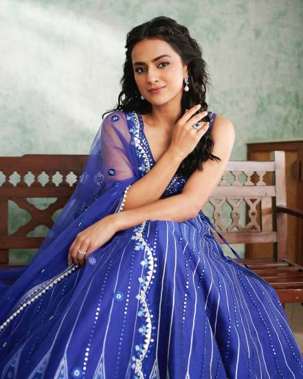 South Actress Shraddha Srinath Stunning look In Blue Lehenga