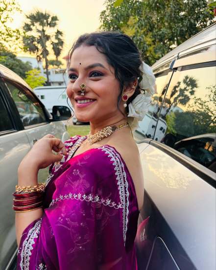 Marathi actress sakshee gandhi in Purple Saree