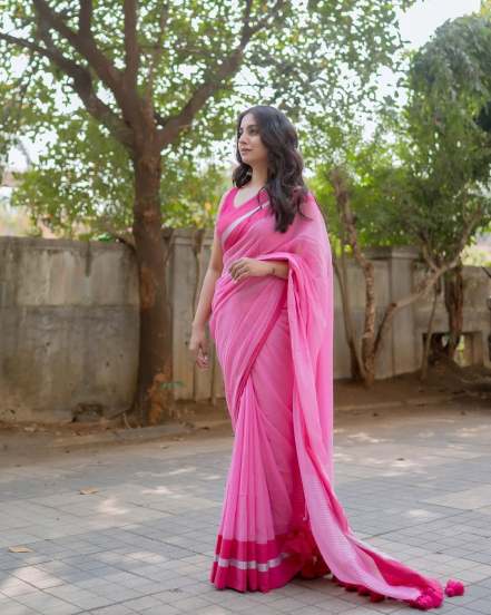 Sayali Sanjeev Pink Saree Look