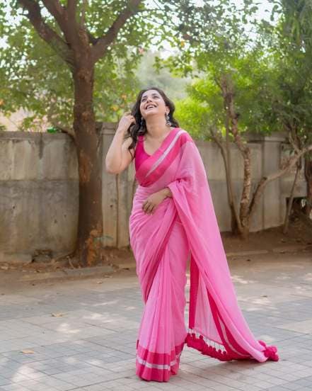 Sayali Sanjeev Pink Saree Look