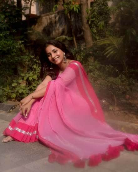 Sayali Sanjeev Pink Saree Look