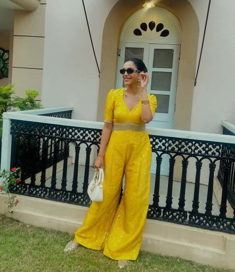 Shriya Pilgaonkar shares stunning electrifying pictures in yellow jumpsuit designed by her mother on social media