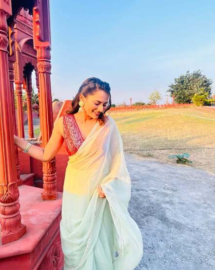 Shweta Rajan Shares pictures from the sets of Mahasangam Of Paaru in Blue Saree on Instagram