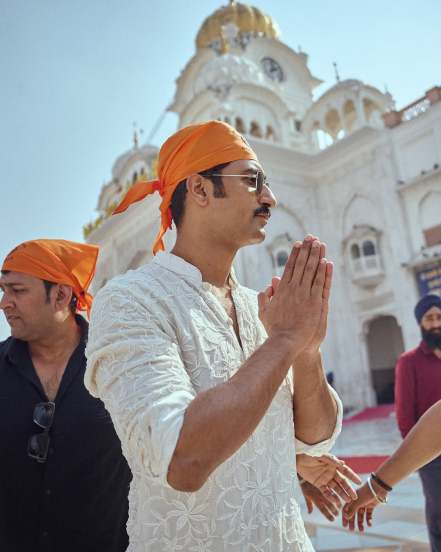 Vicky Kaushal Visit Golden Temple