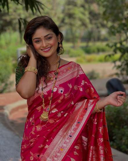 Paru Fame Actor Sanjana Kale shares pictures on social media in pink silk saree