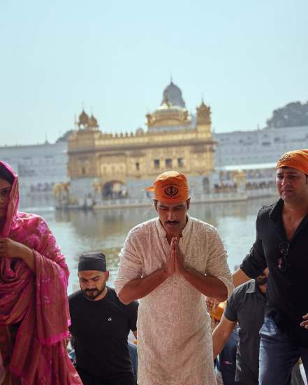 Vicky Kaushal Visit Golden Temple