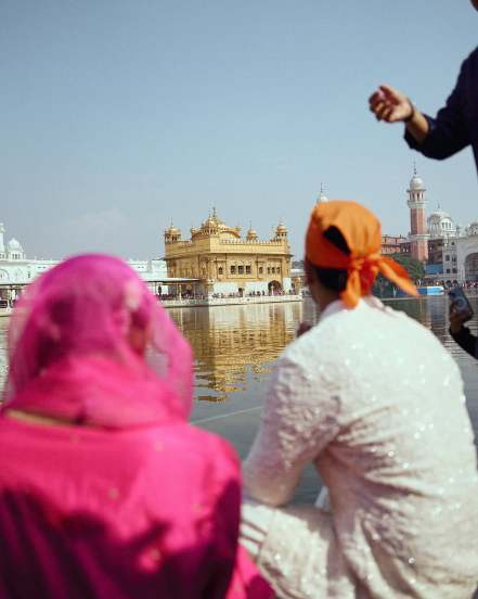 Vicky Kaushal Visit Golden Temple