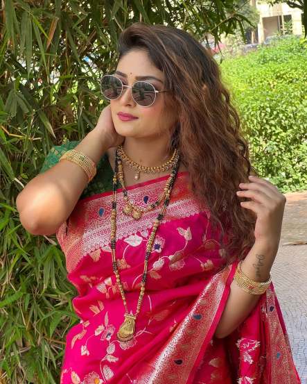 Paru Fame Actor Sanjana Kale shares pictures on social media in pink silk saree