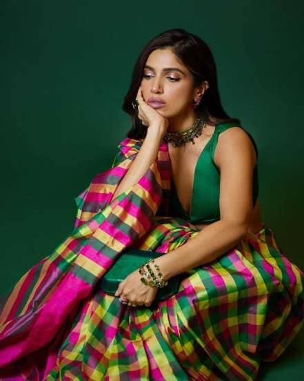  Bhumi Pednekar shares pictures in green silk saree for the promotions of her upcoming movie Mere Husband Ki Biwi