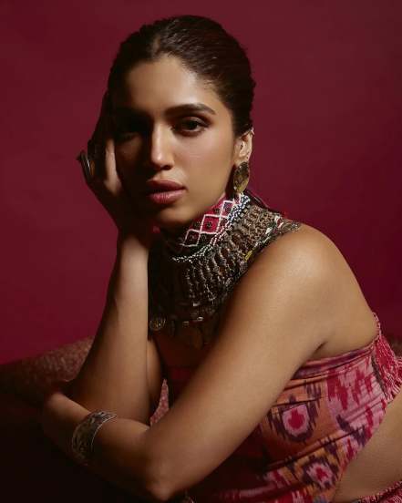  Bhumi Pednekar shares pictures in pink skirt with silver jewellery for the promotions of her movie Mere Husband Ki Biwi