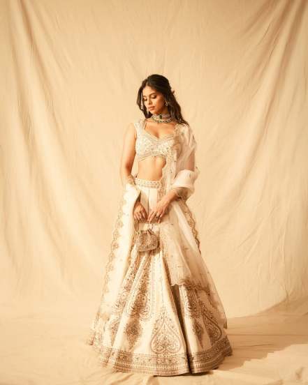 Suhana Khan shares traditional pictures in white lehenga on social media