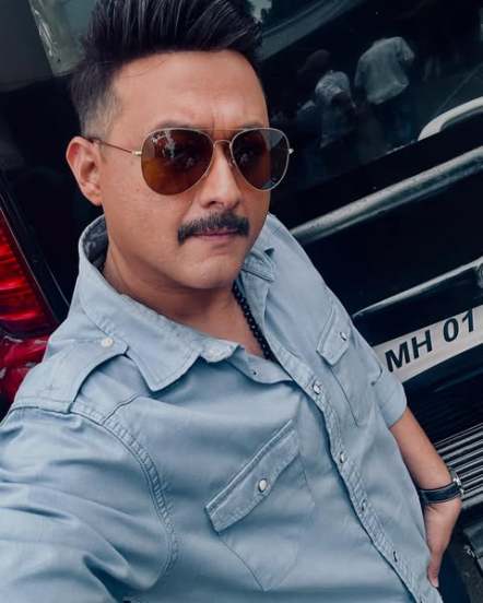 Marathi actor swapnil joshi met bjp minister met Chandrashekhar Bawankule