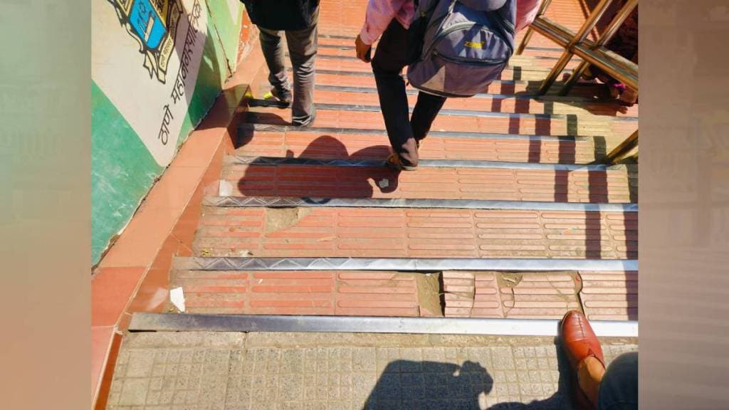 thane railway station west side staircase of the Satis bridge slippery