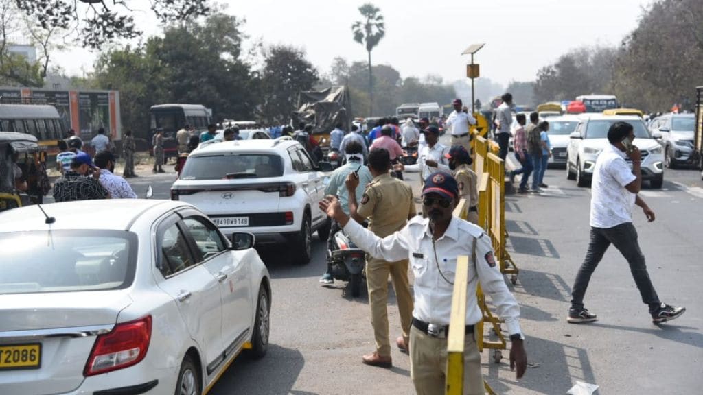 Traffic jam at Jamtha T-point even before start of cricket match