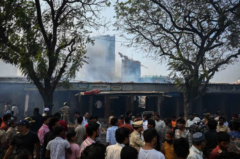 Fire at Oshiwara furniture market