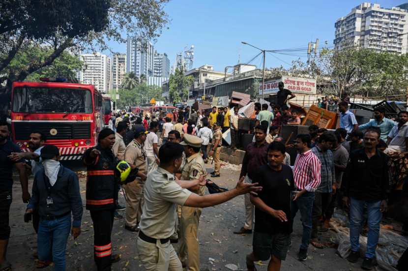 Fire at Oshiwara furniture market