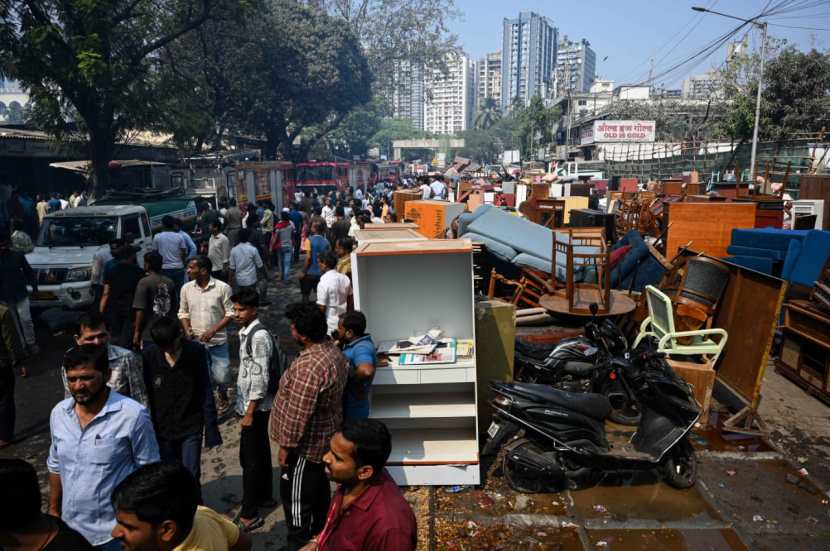 Fire at Oshiwara furniture market