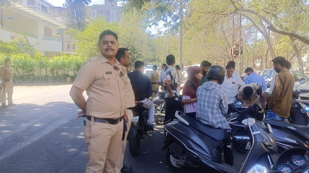 College Road, Nashik, motorists,