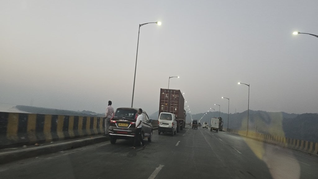 vehicles , Versova bridge, Transport Department,