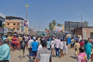 boy died, ST Bus accident, Alibaug, angry mobs,