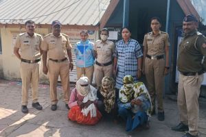 Gang of women arrested stealing from Hyderabad Express in manmad