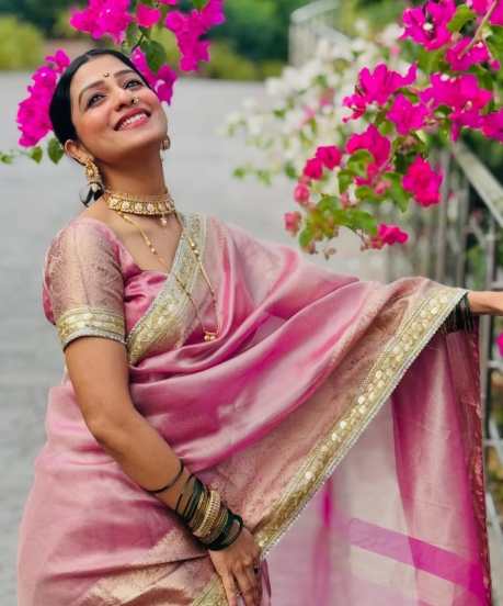 marathi actress amruta pawar announces pregnancy