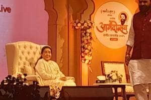 veteran singer asha bhosle in thane