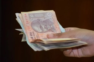 agricultural extension officer caught while accepting bribe in dhule district