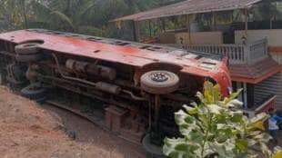 st bus overturned in vengurla taluka