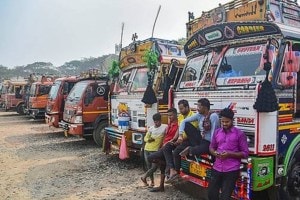 pune city 24 hours ban on heavy vehicles