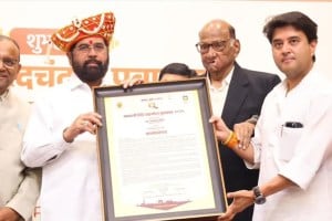 sharad pawar honored Eknath shinde