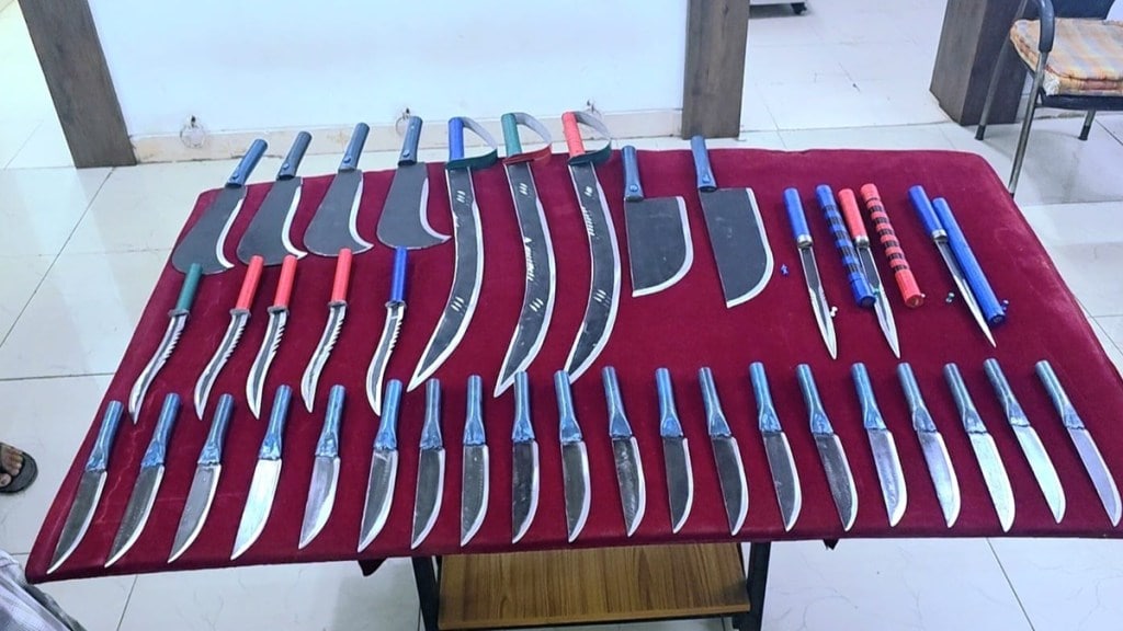 kolhapur 27 sharp weapons seized