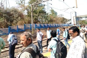 karjat Bhivpuri local trains disrupted