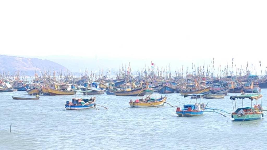 Fish drought like conditions Dapoli coast strong wind speed fish trade