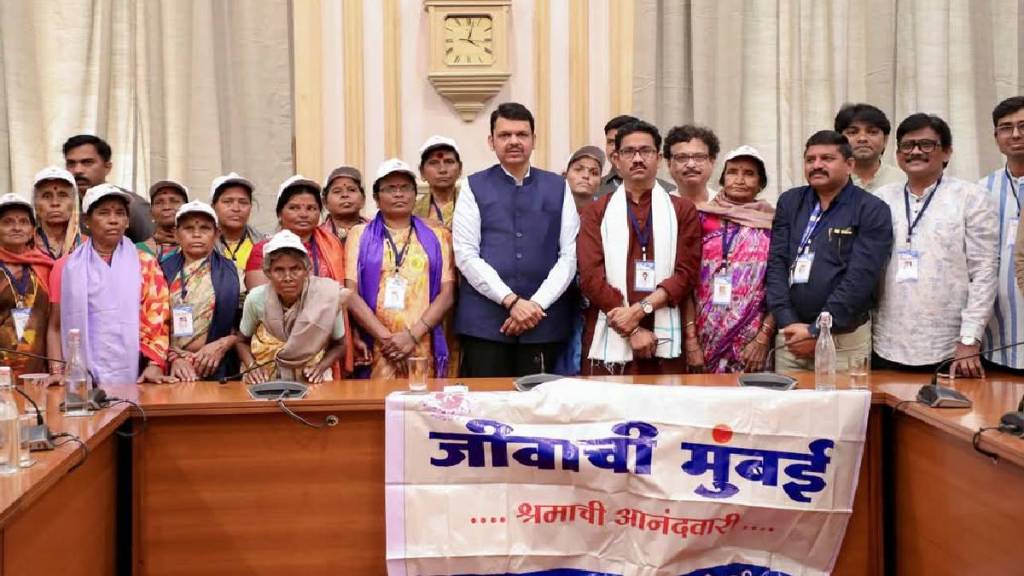 20 women met Devendra Fadnavis at Sahyadri Guest House under the initiative Jivachi Mumbai Shramachi Anandwari by Rasikashray organization