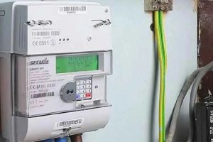 Contractual electricity meter readers protest splits