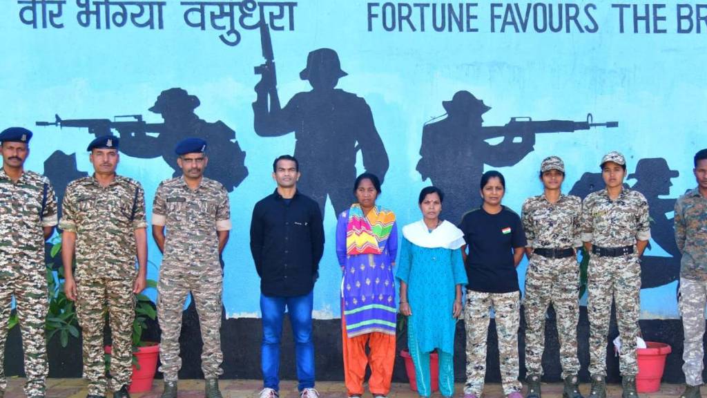 Three Naxalites surrender in Gadchiroli news