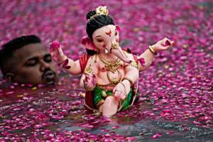 Ganesh idol immersion in artificial lakes news in marathi