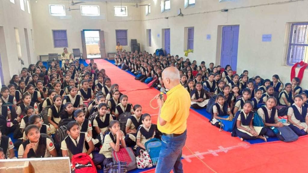 workshop for school girl raising awareness about online fraud