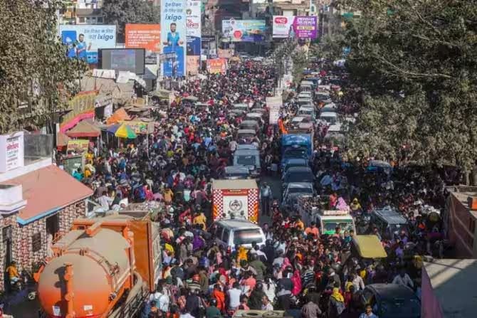 तसेच काही दिवसांपूर्वी अख्ख प्रयागराज शहर ट्रॅफिकमध्ये अडकलं होतं. (PTI Photo)