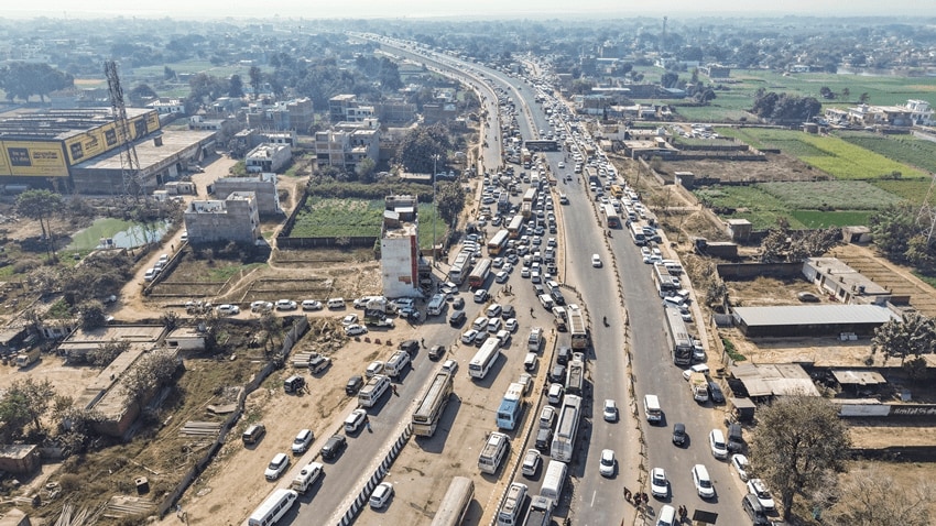 A view of vehicles stuck in a jam at Prayagraj-Pratapgarh highway during ongoing 