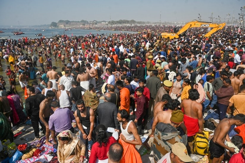 Sangam to take holy dip ongoing Mahakumbh