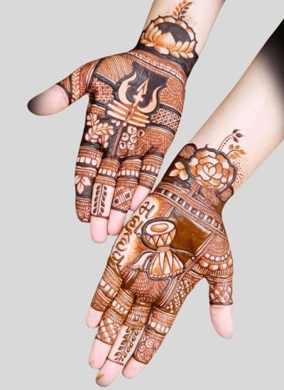 mehndi art with trident