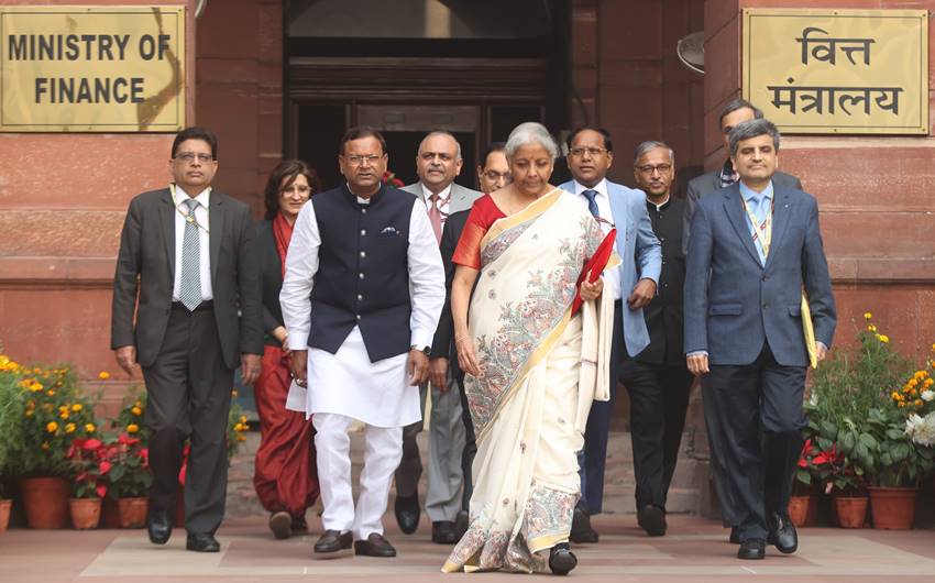 Who Gifted Saree to Nirmala Sitharaman for budget 2025