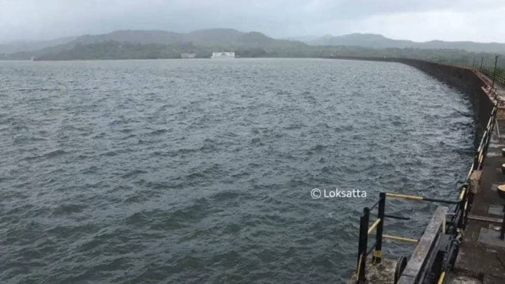 What is the water storage in the Khadwasla dam chain Pune news